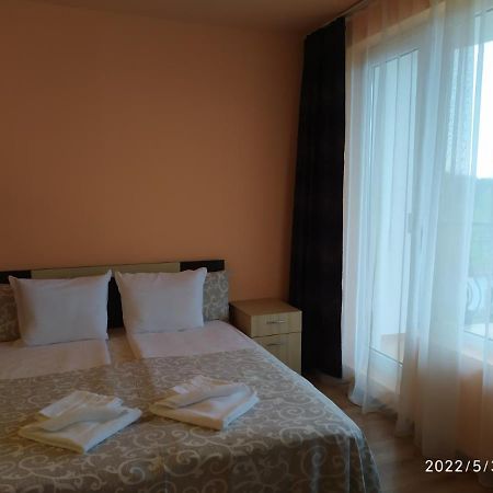 Denz Hotel เชอร์โนโมเรทส์ ภายนอก รูปภาพ