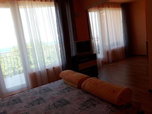Denz Hotel เชอร์โนโมเรทส์ ภายนอก รูปภาพ