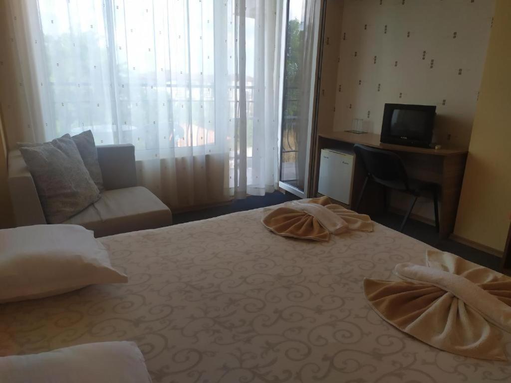Denz Hotel เชอร์โนโมเรทส์ ภายนอก รูปภาพ