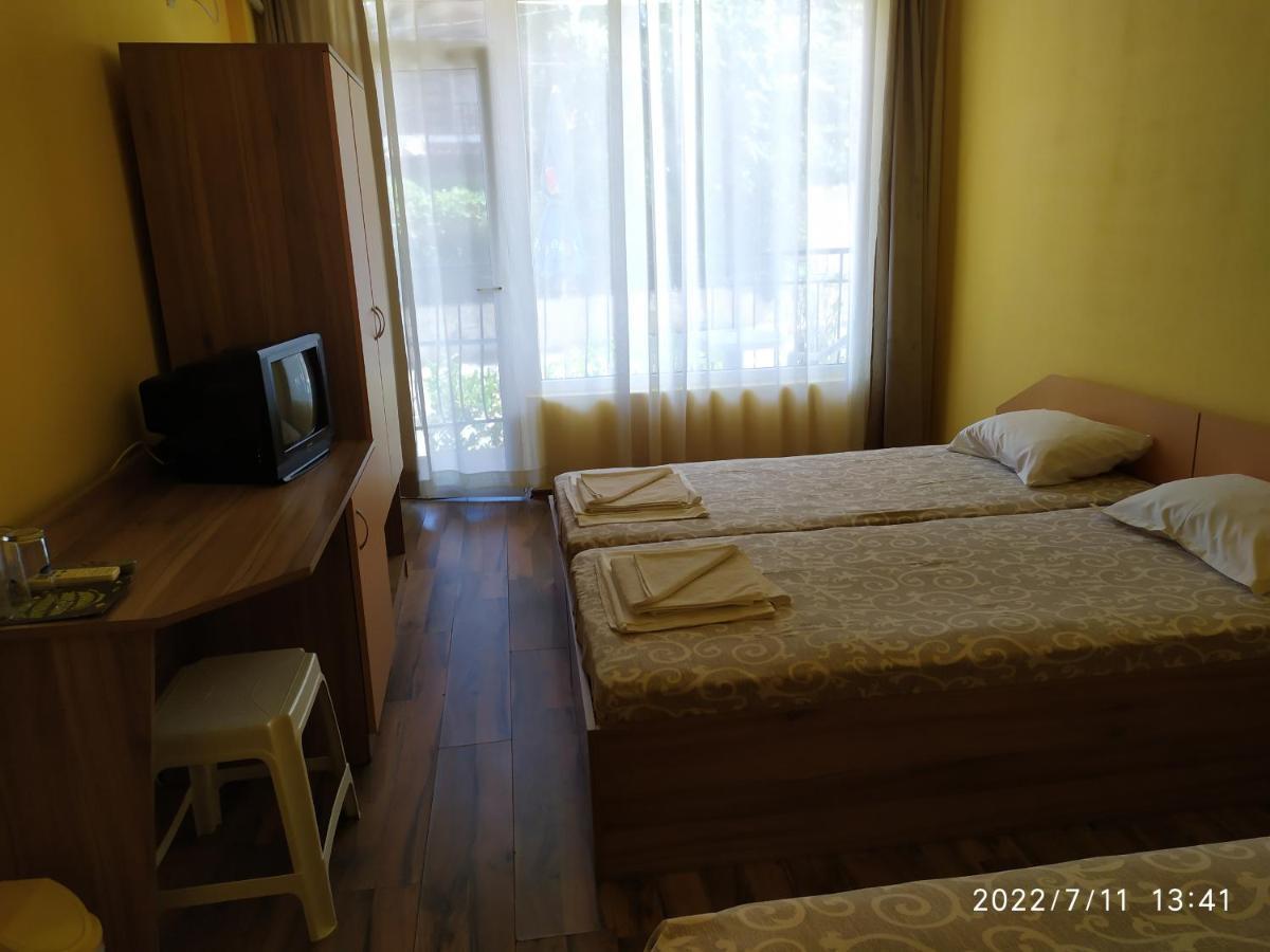 Denz Hotel เชอร์โนโมเรทส์ ภายนอก รูปภาพ