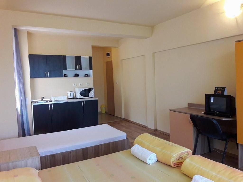 Denz Hotel เชอร์โนโมเรทส์ ภายนอก รูปภาพ