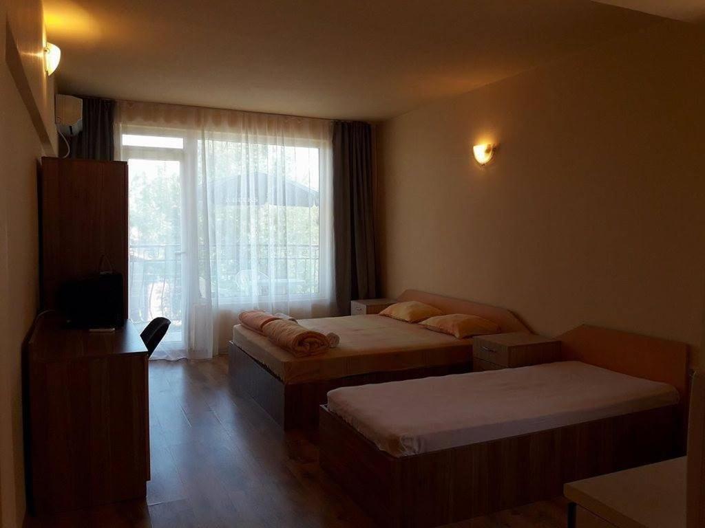 Denz Hotel เชอร์โนโมเรทส์ ภายนอก รูปภาพ