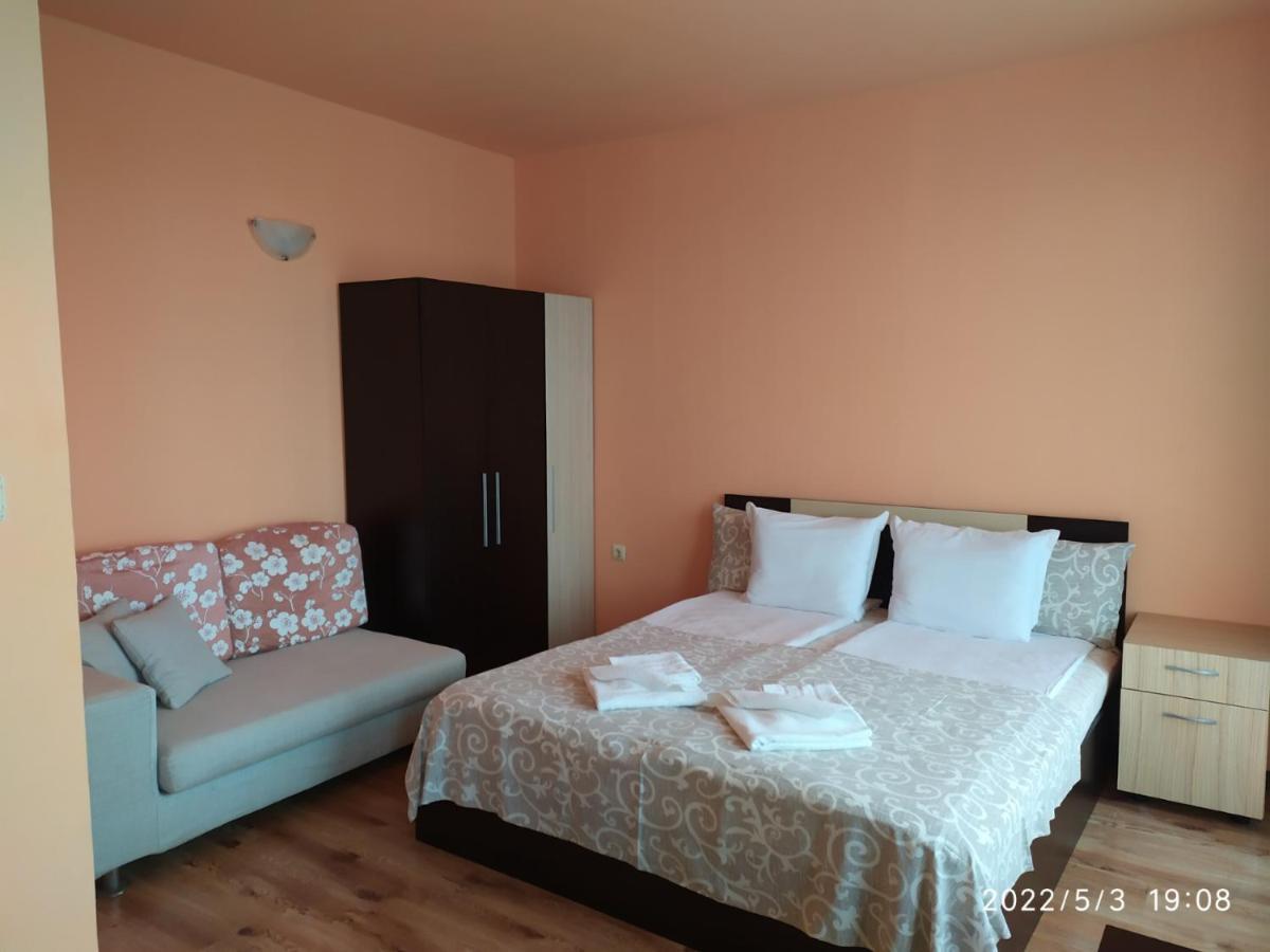 Denz Hotel เชอร์โนโมเรทส์ ภายนอก รูปภาพ